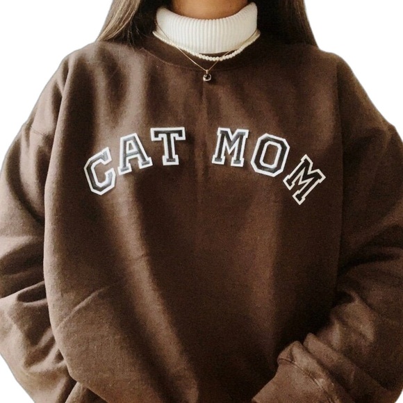 beige โpurr-oud parentโ crewneck | custom โcat momโ crewneck sweatshirt ๐ฑ - Picture 4 of 6